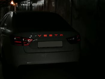 Светоотражающий шильдик-орнамент VESTA в стиле Porsche